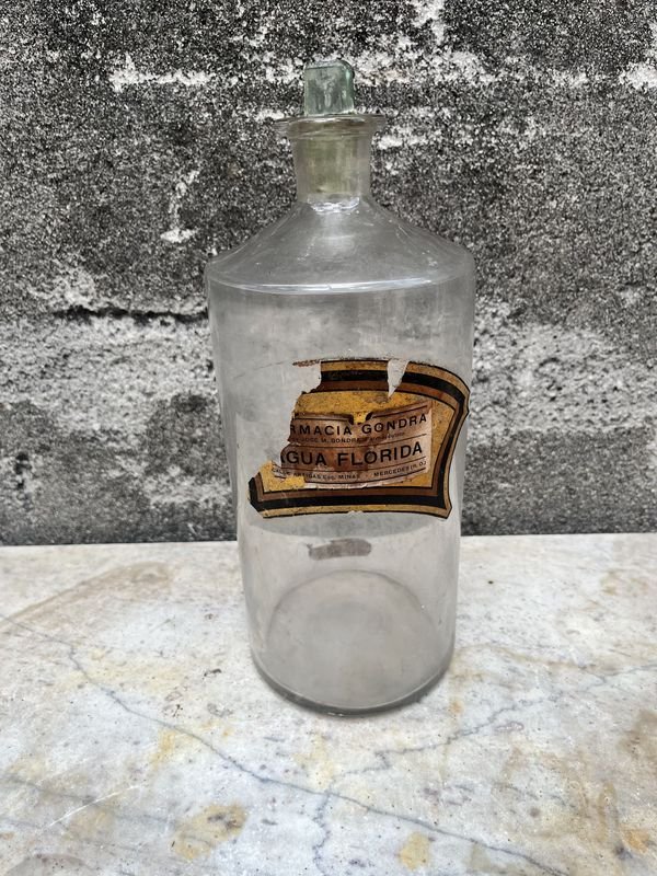 Lote siguiente: Frasco de farmacia Gondora 'Agua Florida'