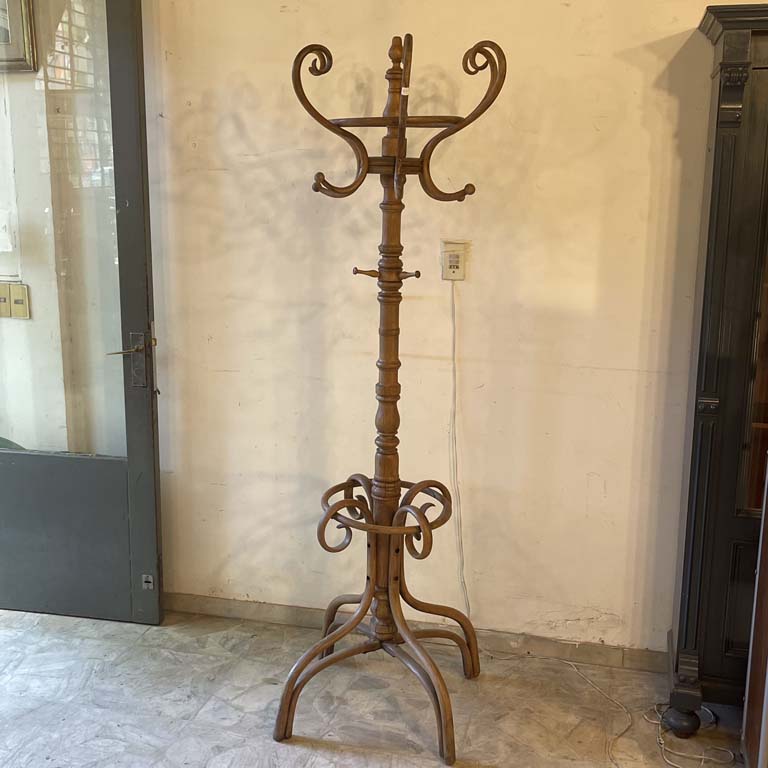 Lote anterior: Perchero de pie giratorio - Medidas: 198cm