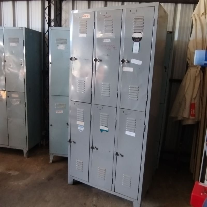 Almacén metálico de seis puertas - imagen 3