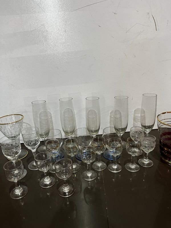 Cajas de vidrio y hielera con detalles dorados - imagen 5