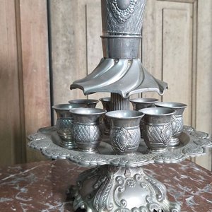 Fuente de Vino Plateada con 6 Vasos Estilo Antiguo - imagen 2