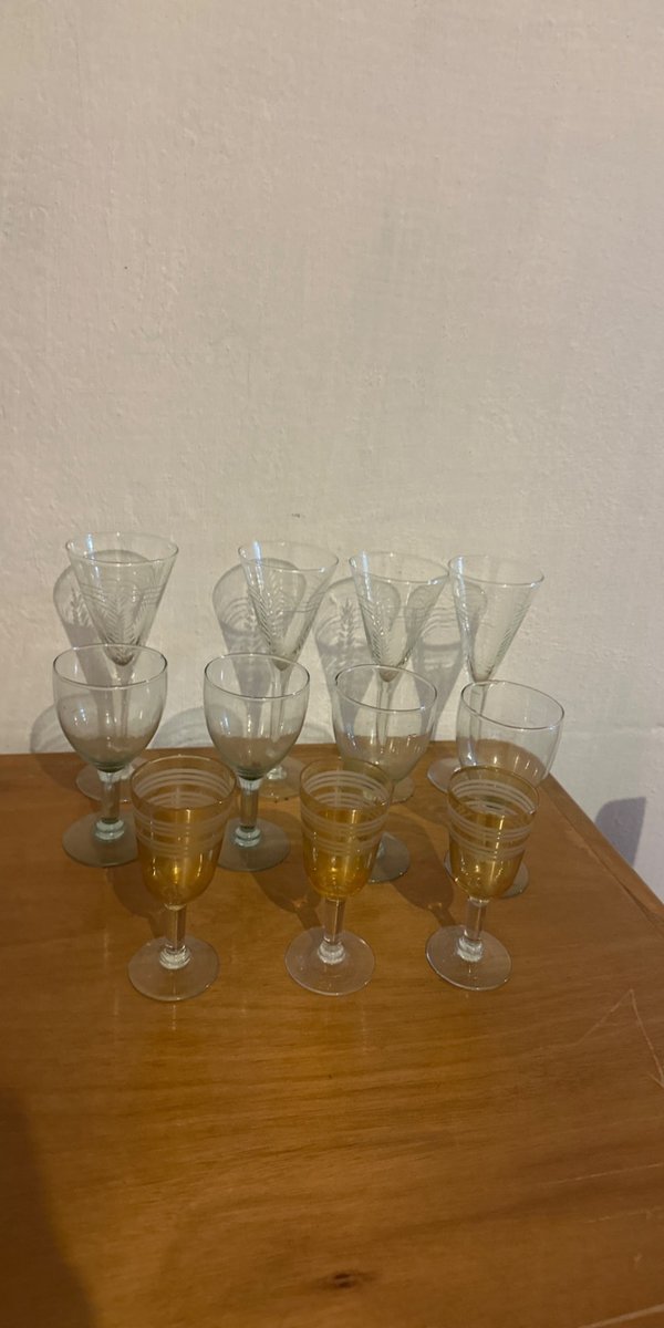 Juego de 10 Copas de Vidrio Dorado con Diseño Grabado