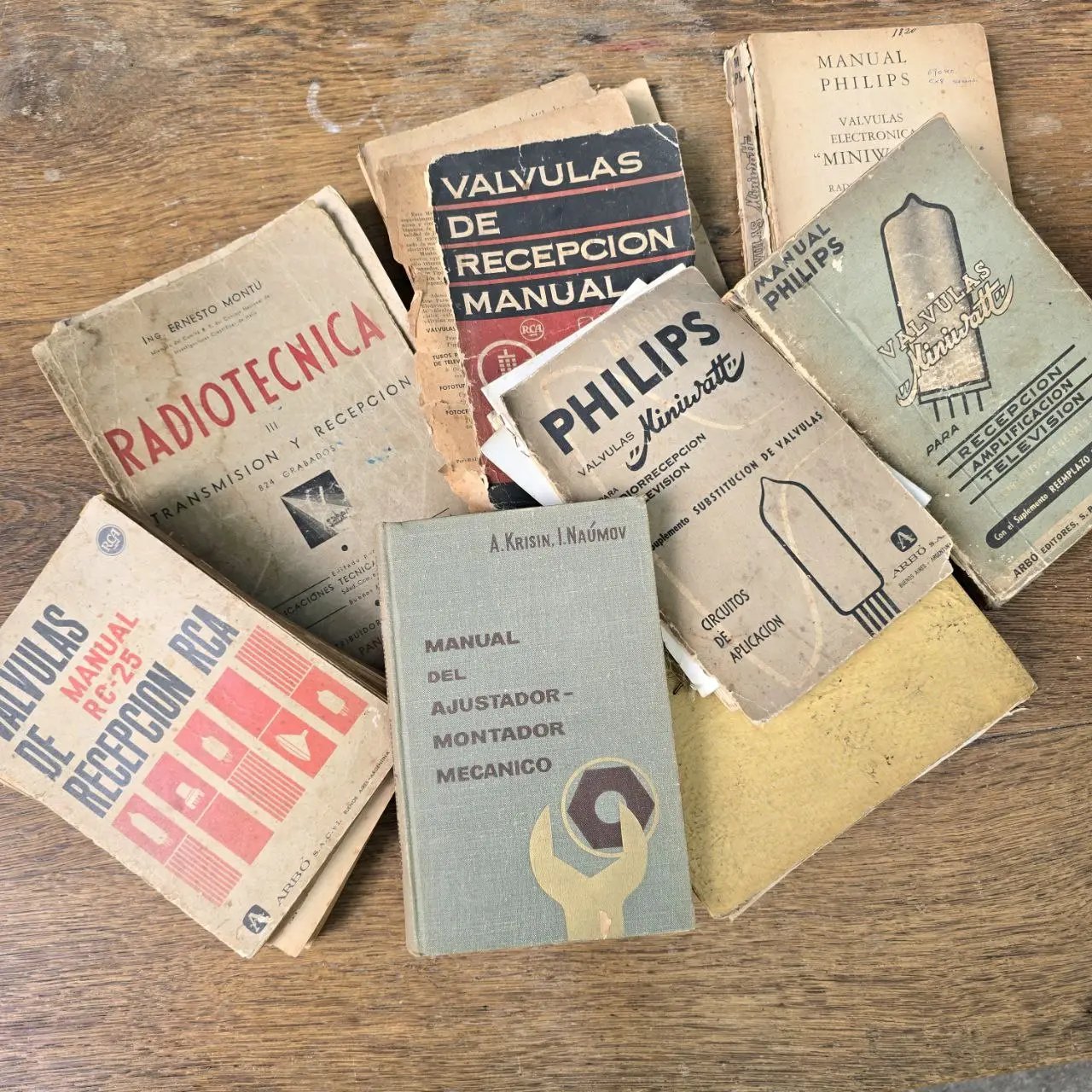 Item lote-52-libros-varios-de-electronica - Image 0