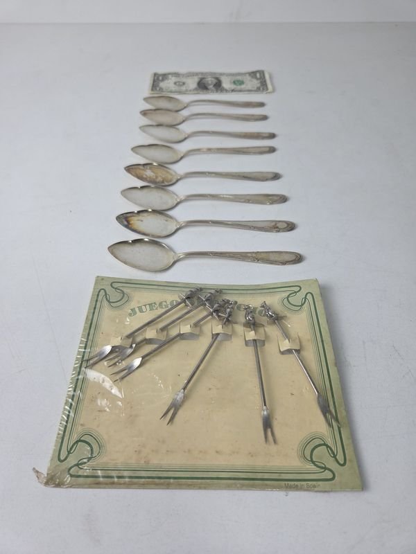 Lote siguiente: Cucharas y Pinchos de Metal WMF con Diseño de Canguros