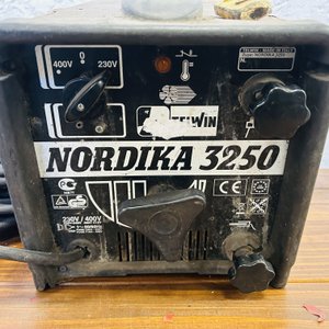 Lote #034 – Soldadora eléctrica Telwin – Nordika3250 - imagen 2