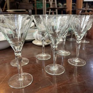 Juego de 6 Copas Antiguas de Cristal Tallado con Decoración Geométrica - imagen 1