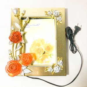Set de 7 Portaretratos Dorados con Flores y Adornos - imagen 3