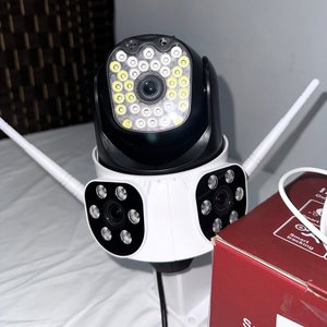 Lote siguiente: Cámara de Seguridad Exterior Triple con Audio, Visión Nocturna y Detección de Movimiento