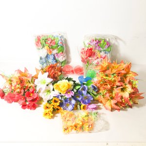Lote de 148 Flores y Plantas Artificiales Variadas - imagen 2