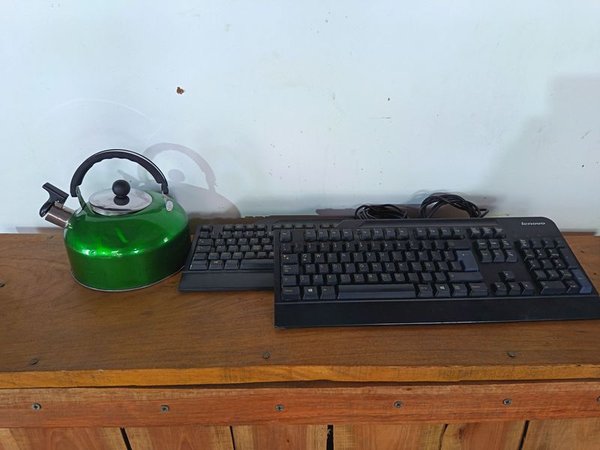 Par de Teclados Lenovo y Caldera Verde Brillante