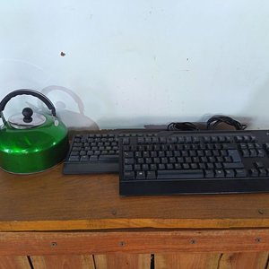 Lote siguiente: Par de Teclados Lenovo y Caldera Verde Brillante