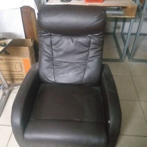 Lote siguiente: Sillón Reclinable de Cuero Marrón