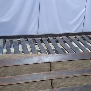 Sillón de Tres Cuerpos de Madera Nogal con Almohadones - imagen 3