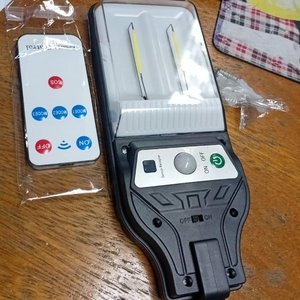 Lote siguiente: Lámpara Solar Exterior con Control Remoto