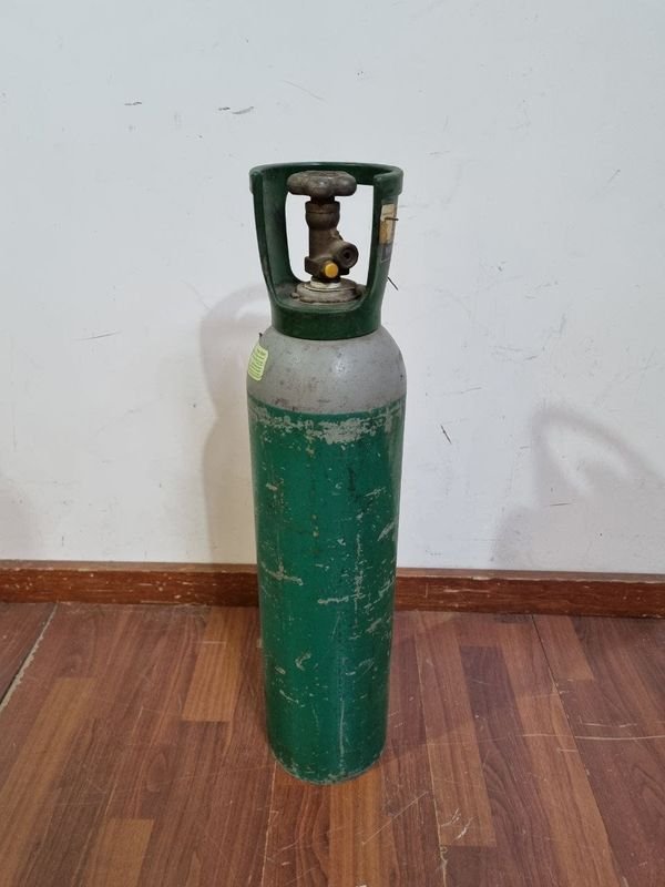Garrafa de Gas Industrial Yara Praxair con Válvula de Bronce y Manija Protectora