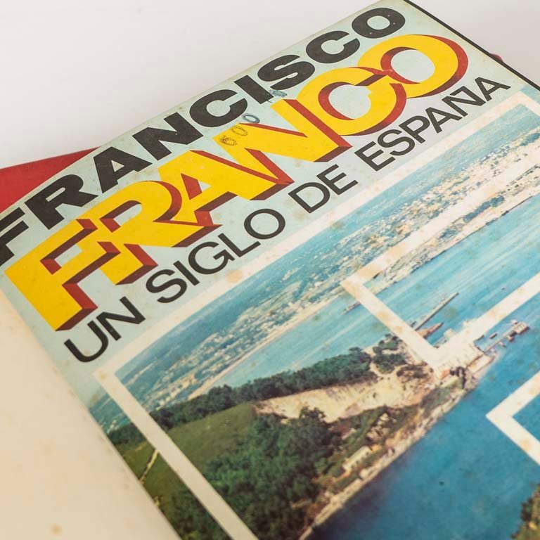 Colección de la revista Francisco Franco un siglo de España encuadernada en dos volúmenes - imagen 2