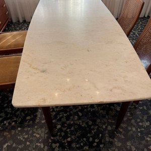 Mesa de Comedor con Tapa de Mármol y 6 Sillas de Madera y Caño - imagen 5