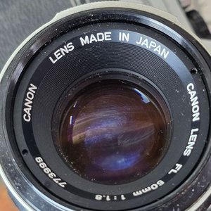 Lote de 3 Cámaras Fotográficas Vintage Canon Japonesas con Accesorios - imagen 7