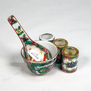 Conjunto de Porcelana Oriental: Vasitos, Compotera y Cucharita Decorada - imagen 2