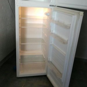 Lote siguiente: Heladera Blanca Vertical