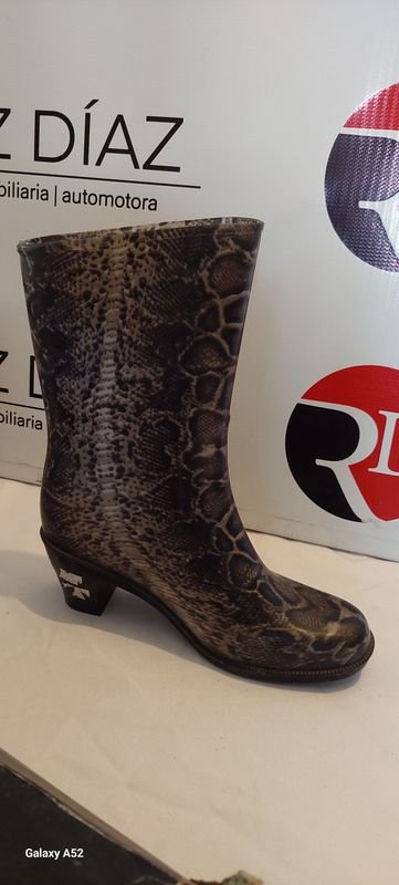 Calzado Bota Talle 36 en Excelente Condición - imagen 3
