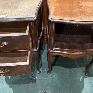 Juego de 2 Mesitas de Luz Antiguas de Madera - imagen 7