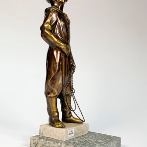Escultura en Bronce: Gaucho con Lazo sobre Base de Mármol - imagen 3