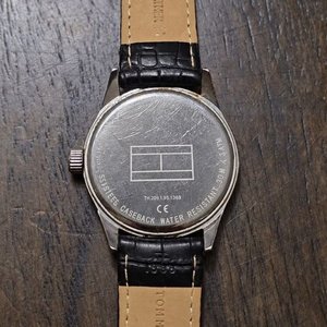 Reloj Tommy Hilfiger Acero Inoxidable Esfera Plateada Correa Cuero Negro - imagen 4