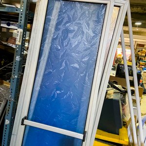 Una mampara de baño desarmada aluminio y acrilico azul y marmol de cocina sin pileta usada con detalle - imagen 6