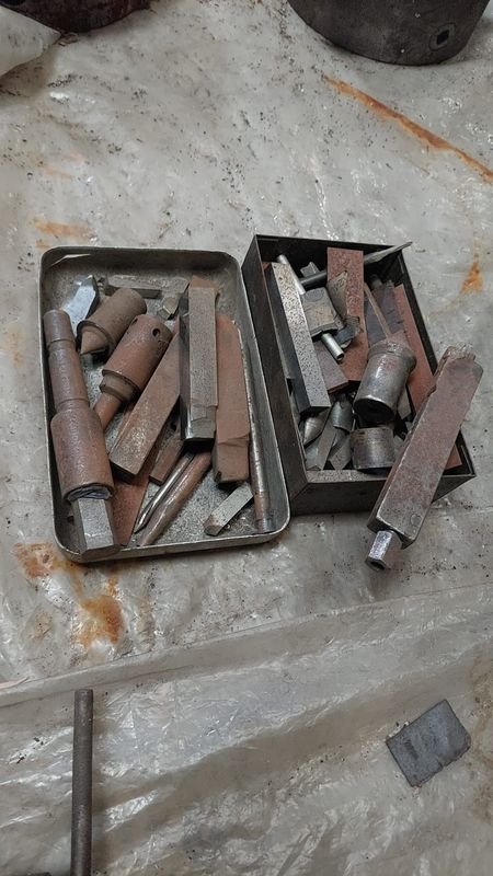 Colección de cuchillas para torno en latas
