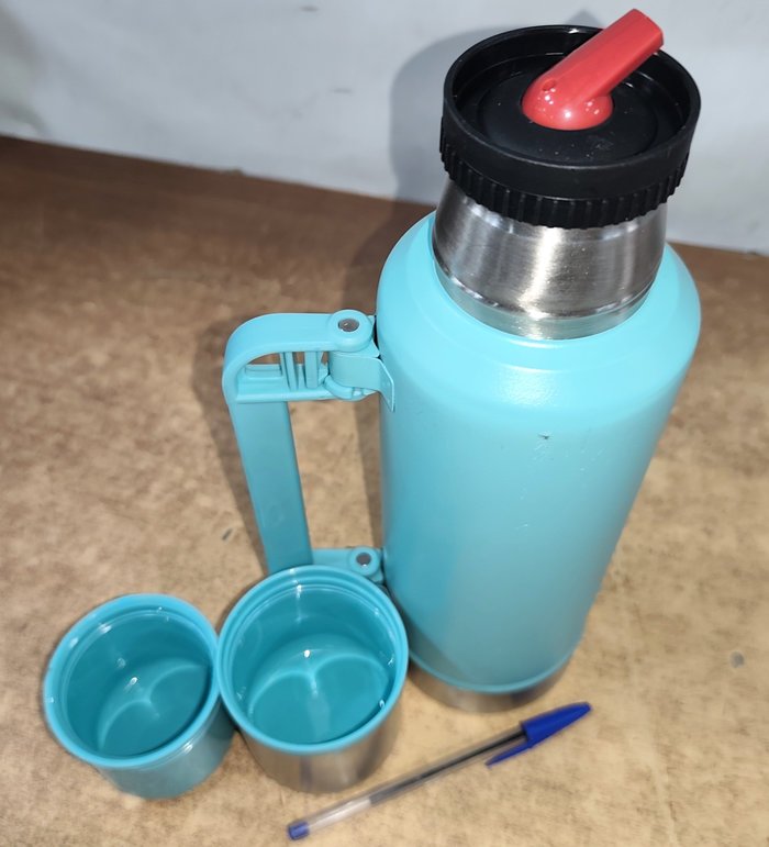 Termo tipo americano, tapon de pico sebador con doble vaso, nuevo y sin caja - imagen 3