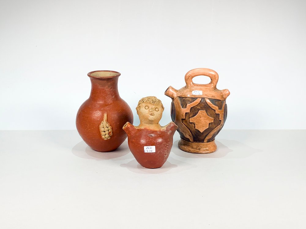 Lote anterior: Tres piezas en cerámica color marrón