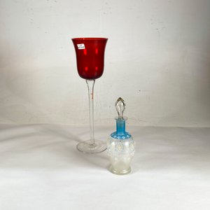 Lote siguiente: Copón Grande Rojo y Botellón Decorado con Tapón