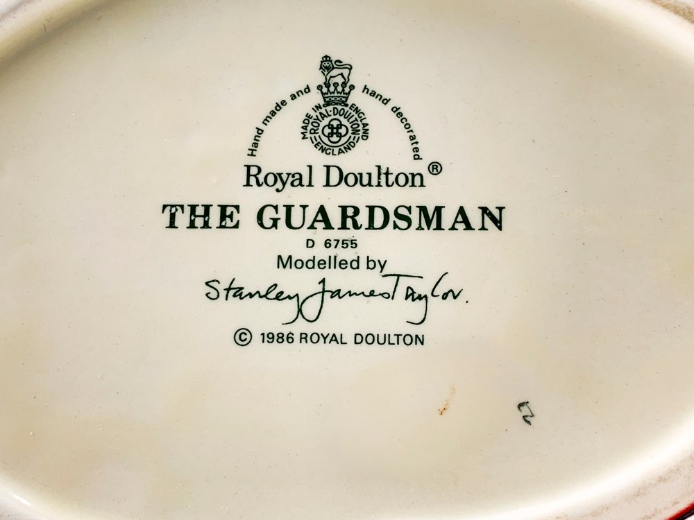 Royal Doulton jarra inglesa con motivo The Guardsman - imagen 4