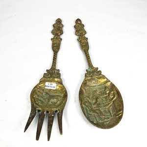 Lote siguiente: Juego de Cubiertos Decorativos en Bronce: Cuchara y Tenedor de 40 cm