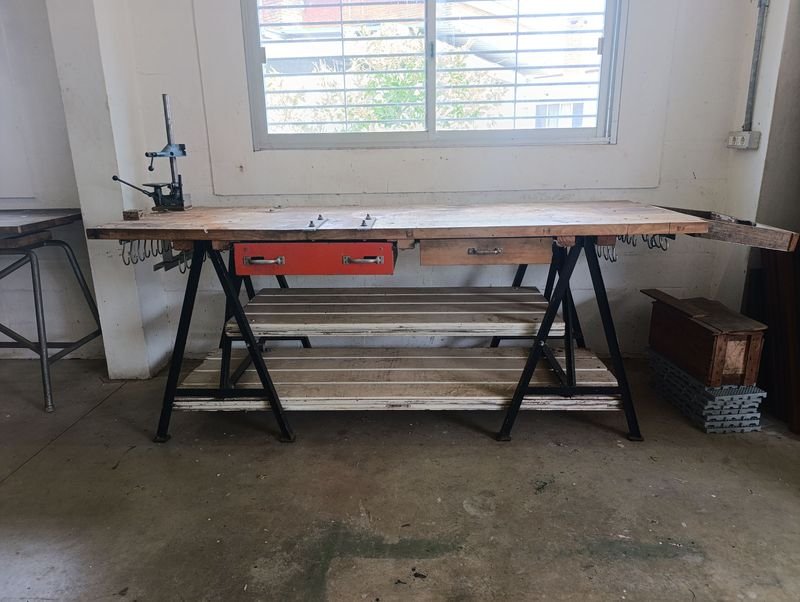 MESA DE TRABAJO CON CAJONES - Descripción detallada - imagen 2
