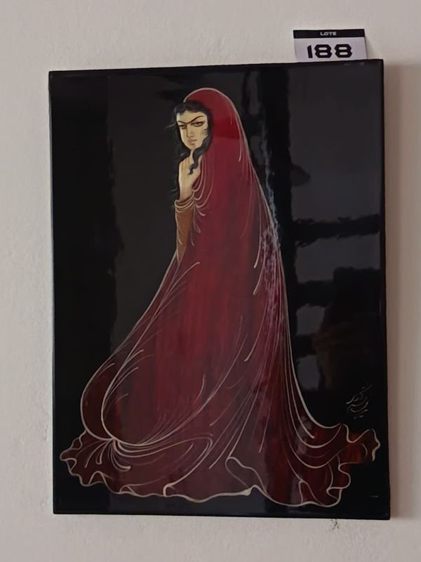 Pintura Persa Lacada "Dama con Velo Rojo" sobre Madera