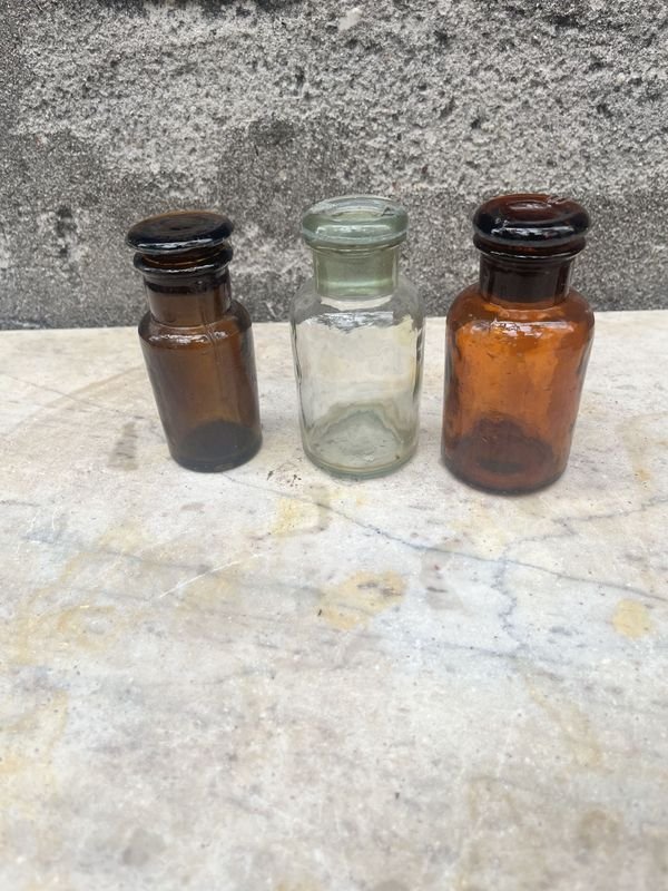 Lote siguiente: Frascos de farmacia en buen estado