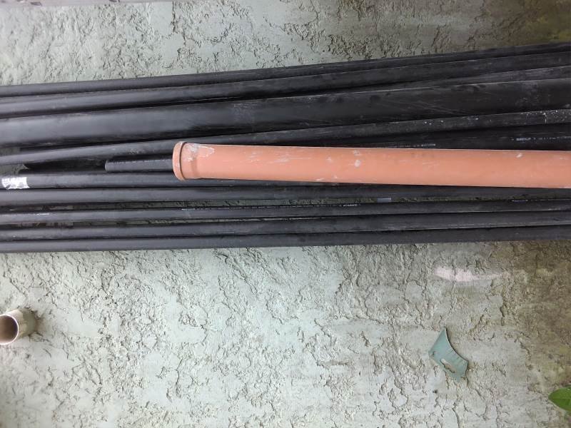Lote de Caños de PVC y Otros Materiales Varios
