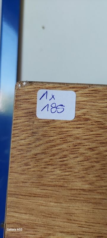 Excibidor con estantes de vidrio para decorar tu hogar - imagen 6