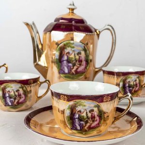 14 Piezas de té de porcelana, con escena. Tapa de la azucarera con avería. Meidas: 8.5x 5 cm - imagen 3