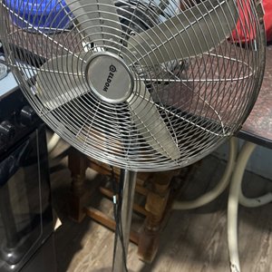 Lote siguiente: Ventilador Eléctrico de Pie Marca Eldom