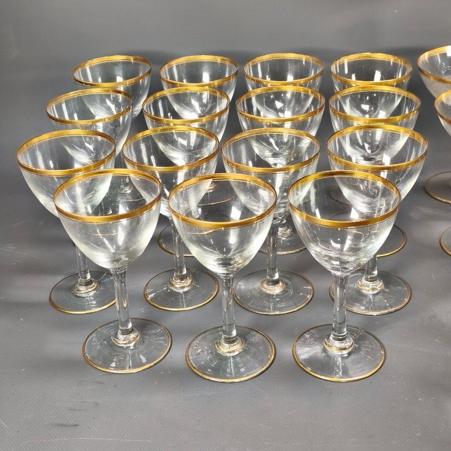 Juego de copas de cristal con bordes dorados - imagen 5