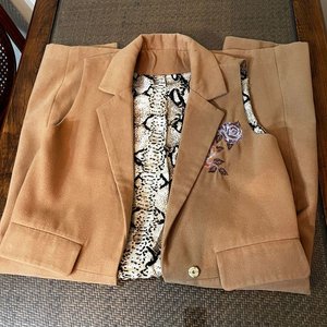 Chaleco de Paño Talle M con Bordado de Flores - imagen 4