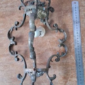 Lámpara Colgante Antigua de Bronce con Detalles Ornamentales - imagen 4