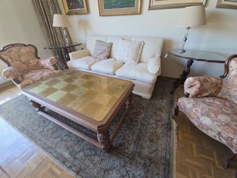 Lote anterior: Mesa ratona Tudor con tapa en vidrio dorado