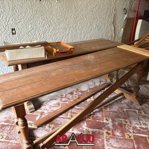 Lote anterior: Conjunto de Dos Mesas Rectangulares de Madera para Restaurar