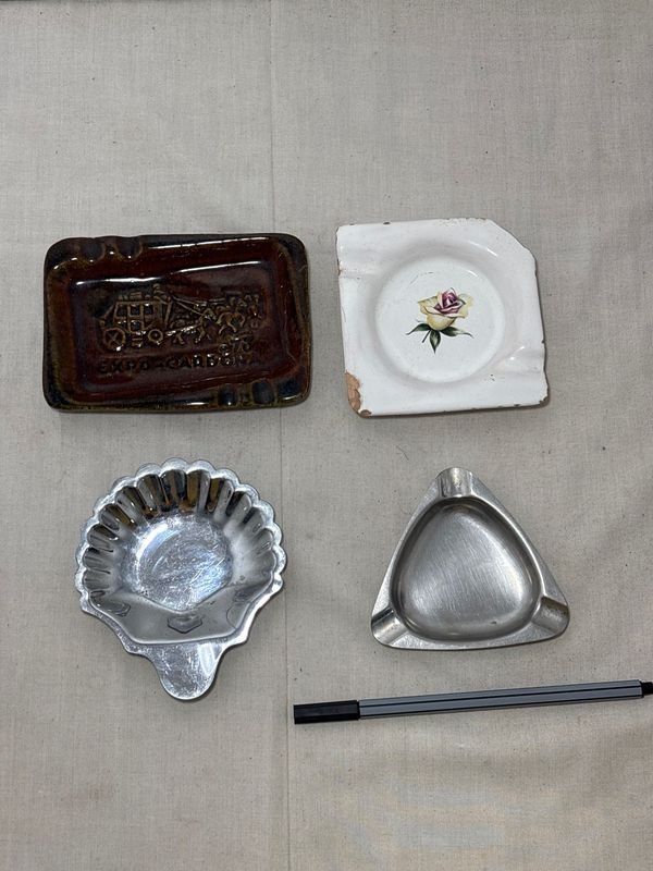 Conjunto de Ceniceros y Platos Pequeños de Porcelana y Metal - imagen 1