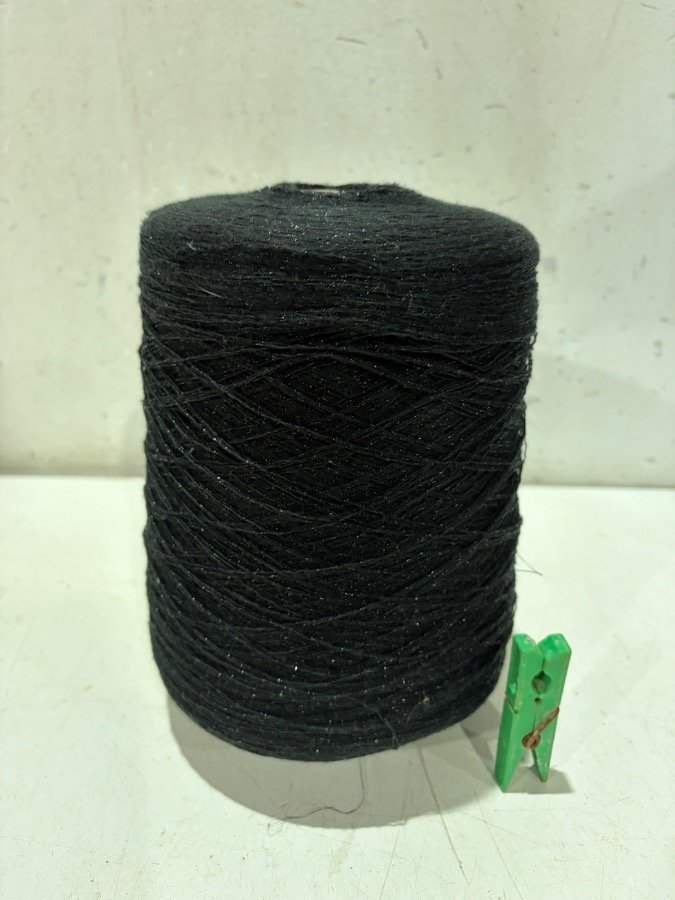 Rollo de Hilo Brilloso Negro