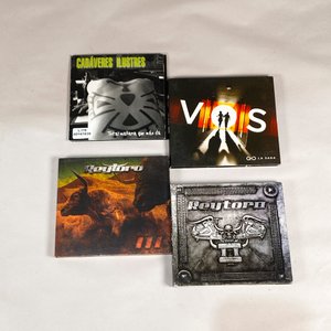 Lote anterior: Cuatro CDs Musicales Originales: Rey Toro y Cadáveres Ilustres